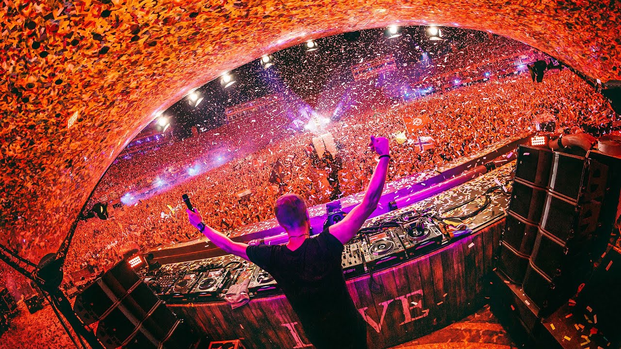 Armin van Buuren live at Tomorrowland 2019 (15 Years Tribute)